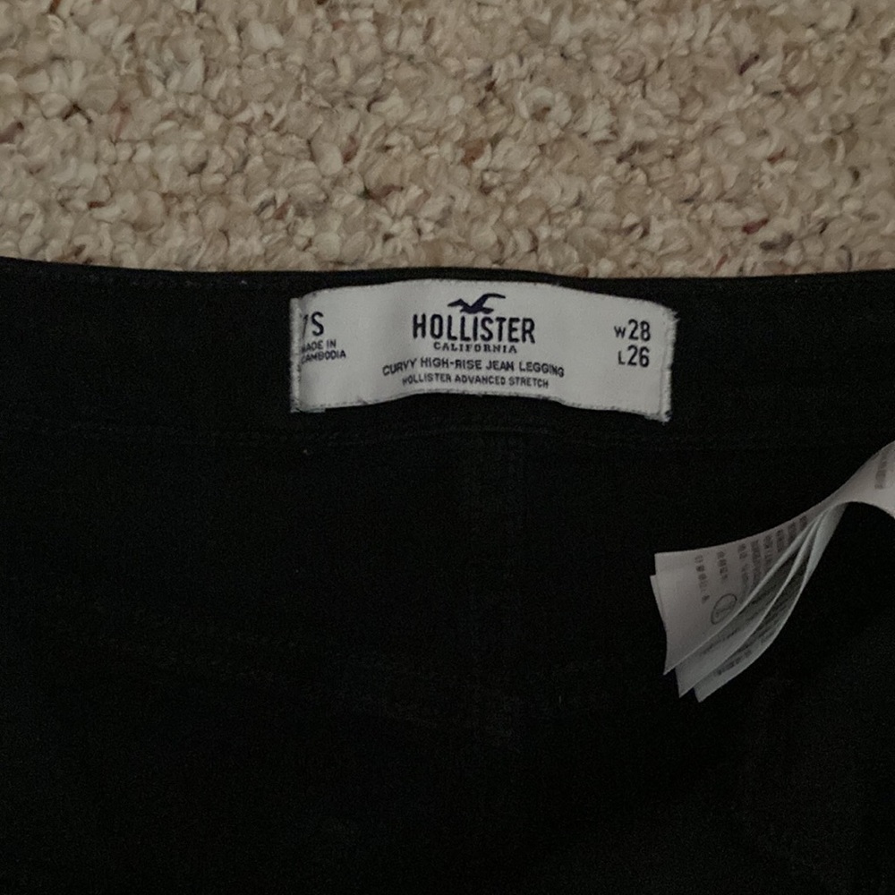 Curvy High Rise Hollister Jeans - Picture 5 of 6